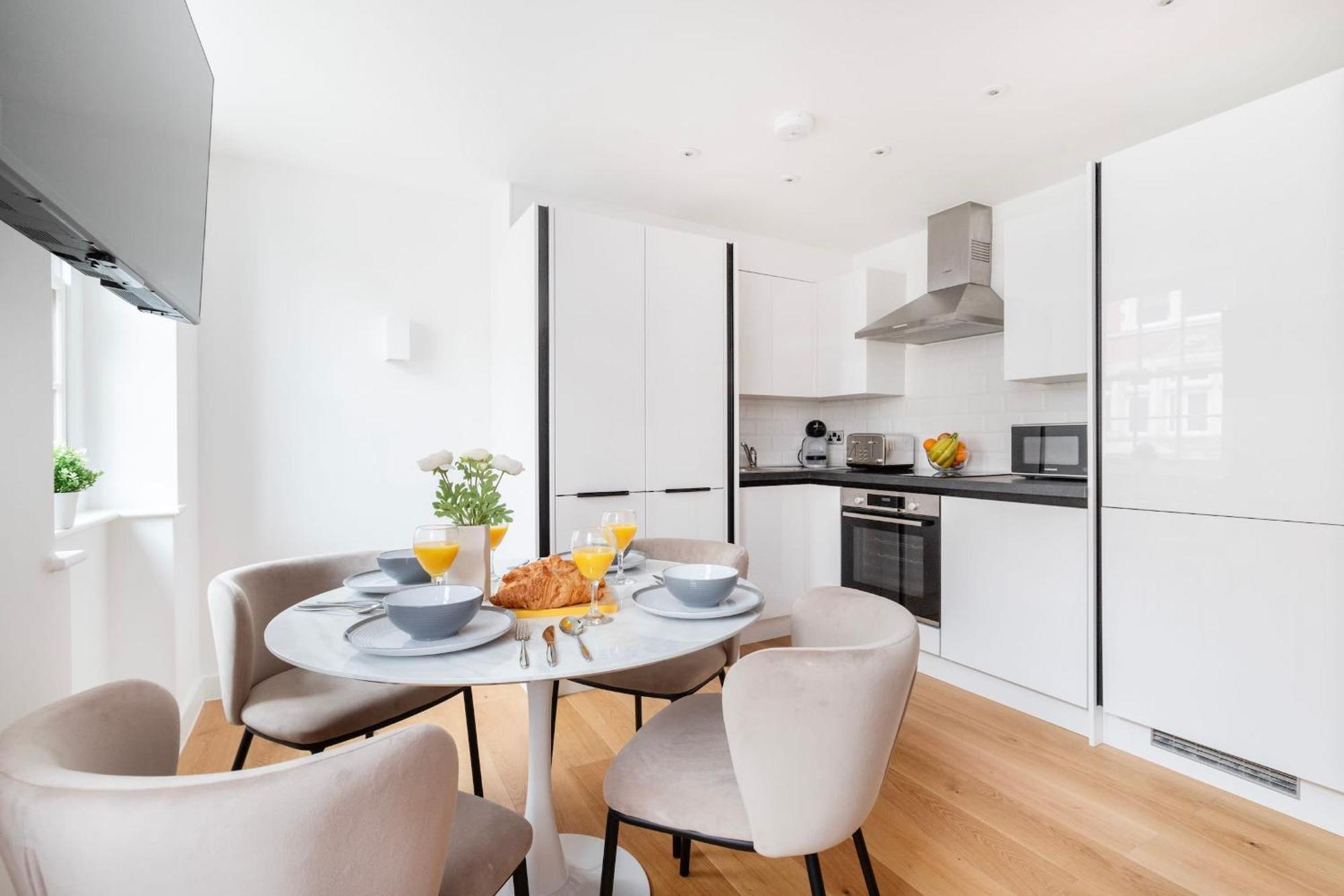 Fitzrovia With Balcony - Cityapartmentstay London Exterior photo